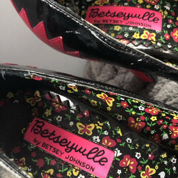 Betsey Johnson Patent Pumps - Picture 3 of 4